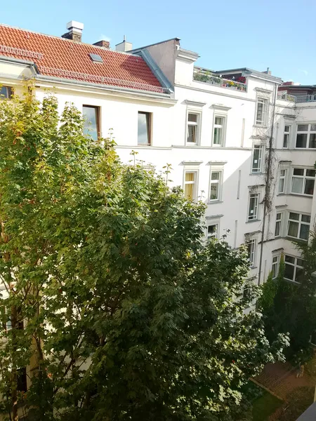 1 Zi.-Whg. SFl , 4.OG, Wannenbad, EBK, kein Aufzug! Altbau nahe Landwehrkanal — photo 1